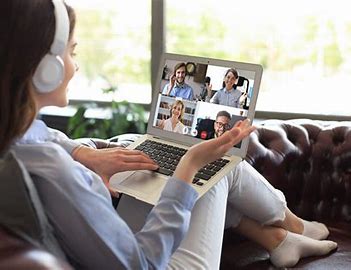 Remote team leader building trust and clarity through coaching — managing performance without micromanagement.